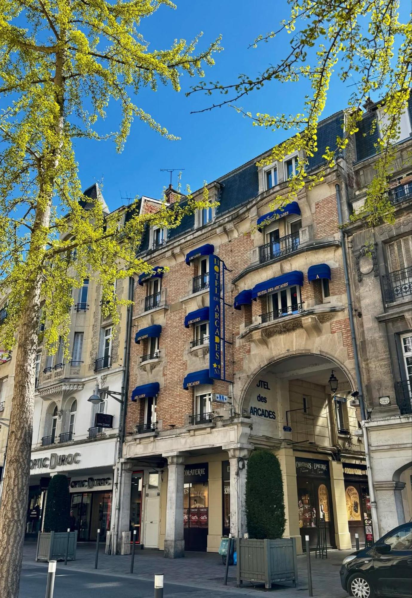 Hotel Des Arcades แร็งส์ ภายนอก รูปภาพ